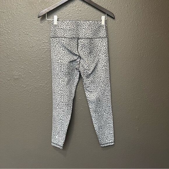 Sweaty Betty, Flatter Me Cheetah Print Leggings Black Gray, 7/8 length - Picture 5 of 11